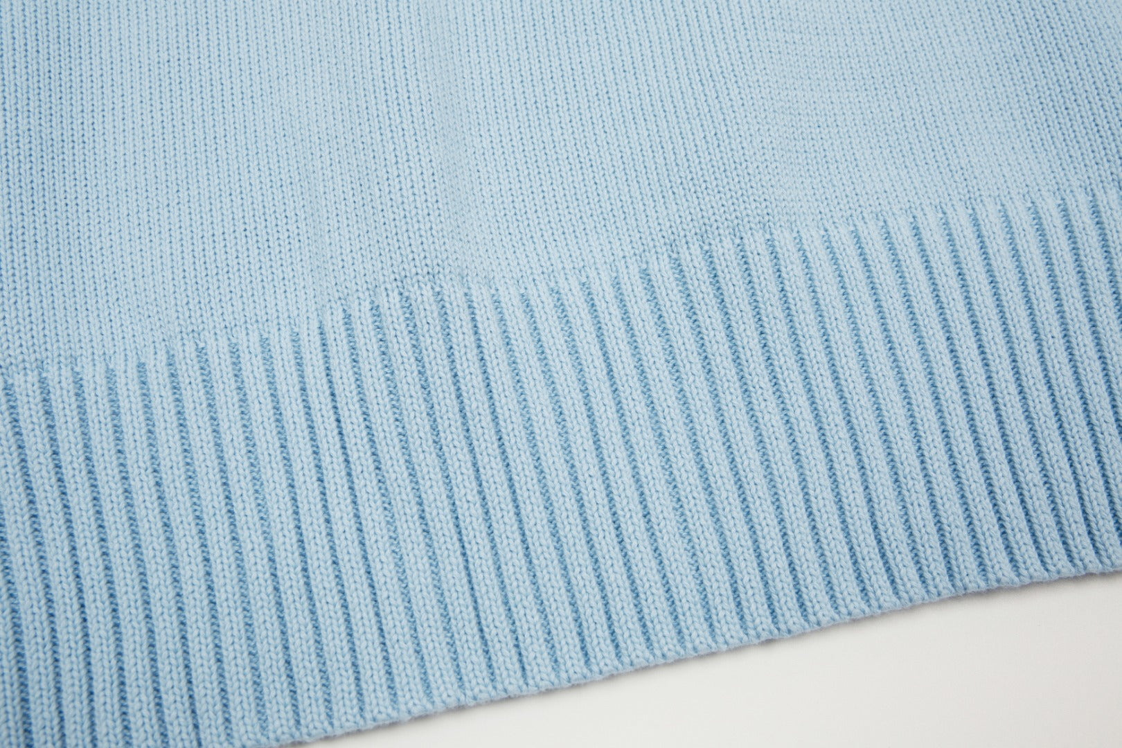 « Cœur » – Pull bleu clair bébé